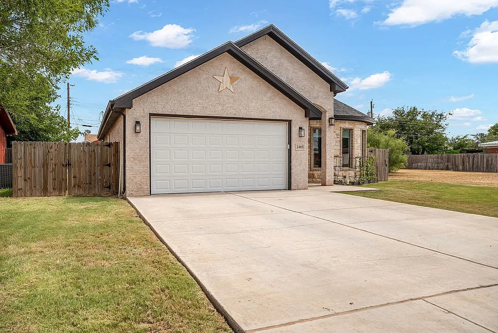 3 bed, 2.0 bath, 1950 sqft, $3,000 — Photo 2