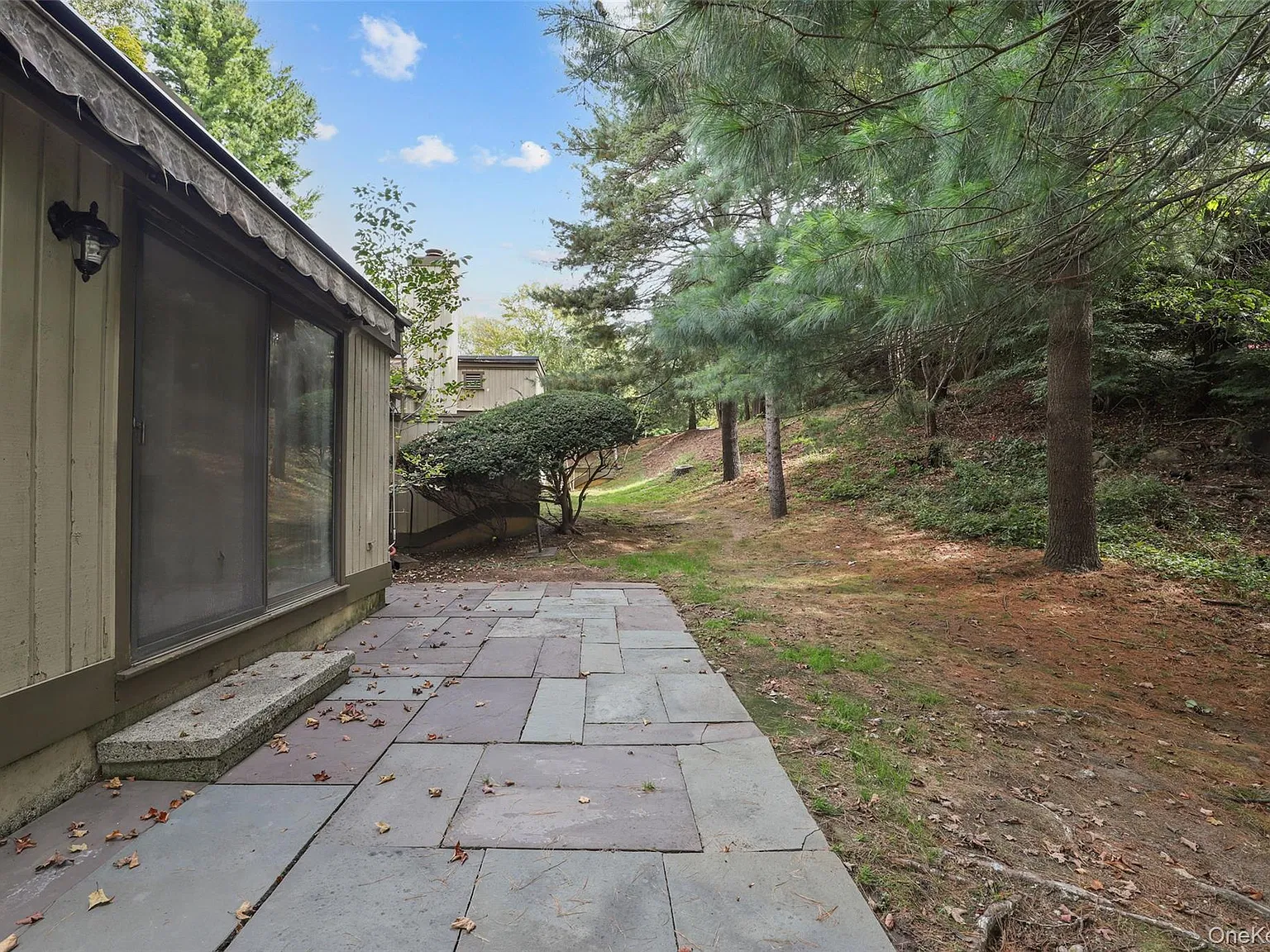3 bed, 2.0 bath, 1689 sqft, $4,500 — Photo 2