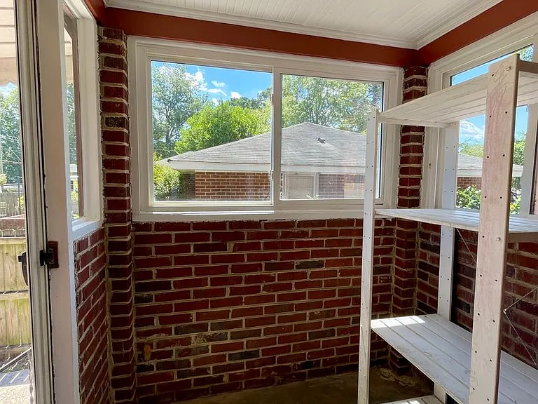 1051 S Holly St — Photo 21