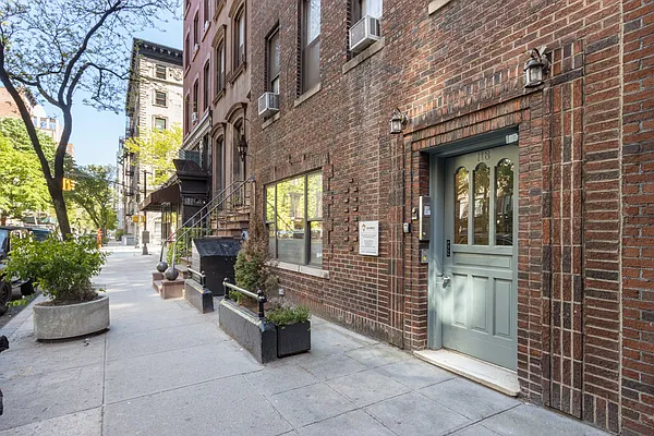 Rented by Compass | media 6