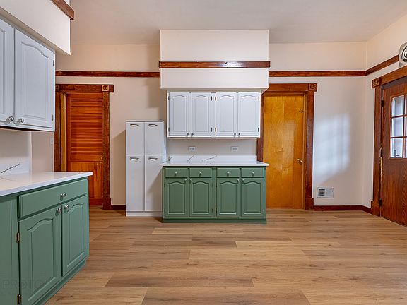 4th image of 3821 N Whipple St #2
