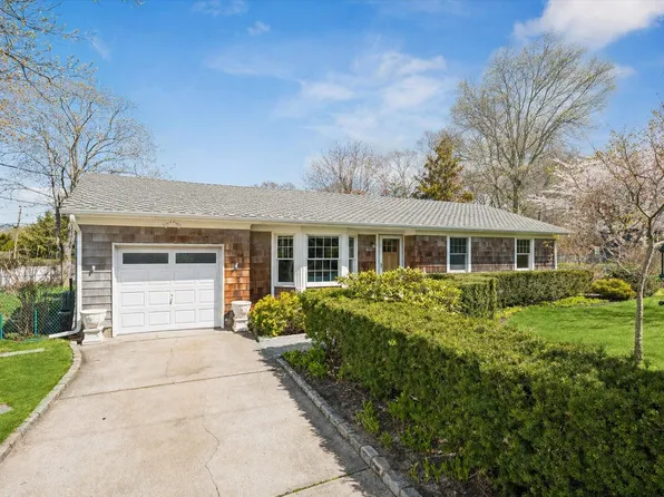 5 Maryland Blvd, Hampton Bays, NY 11946
