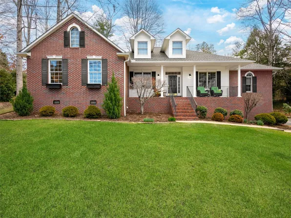 1051 Linkside Dr, Hendersonville, NC 28739