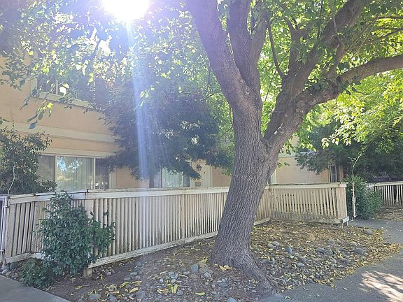 3rd image of 1004 Lake Blvd