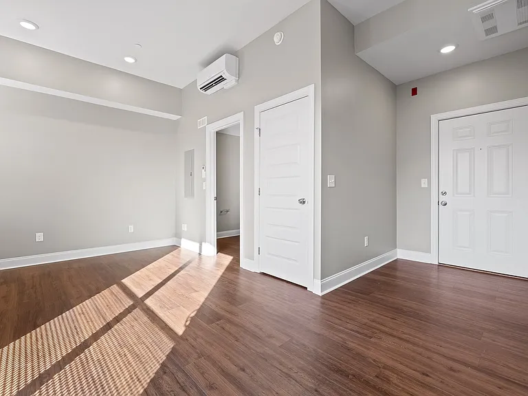 621 E MLK — Photo 7