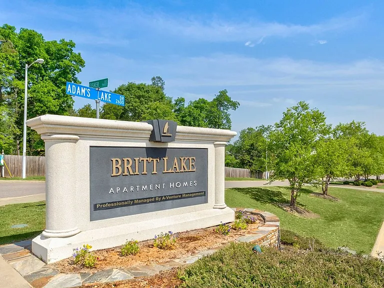 Britt Lake Apartments — Photo 16