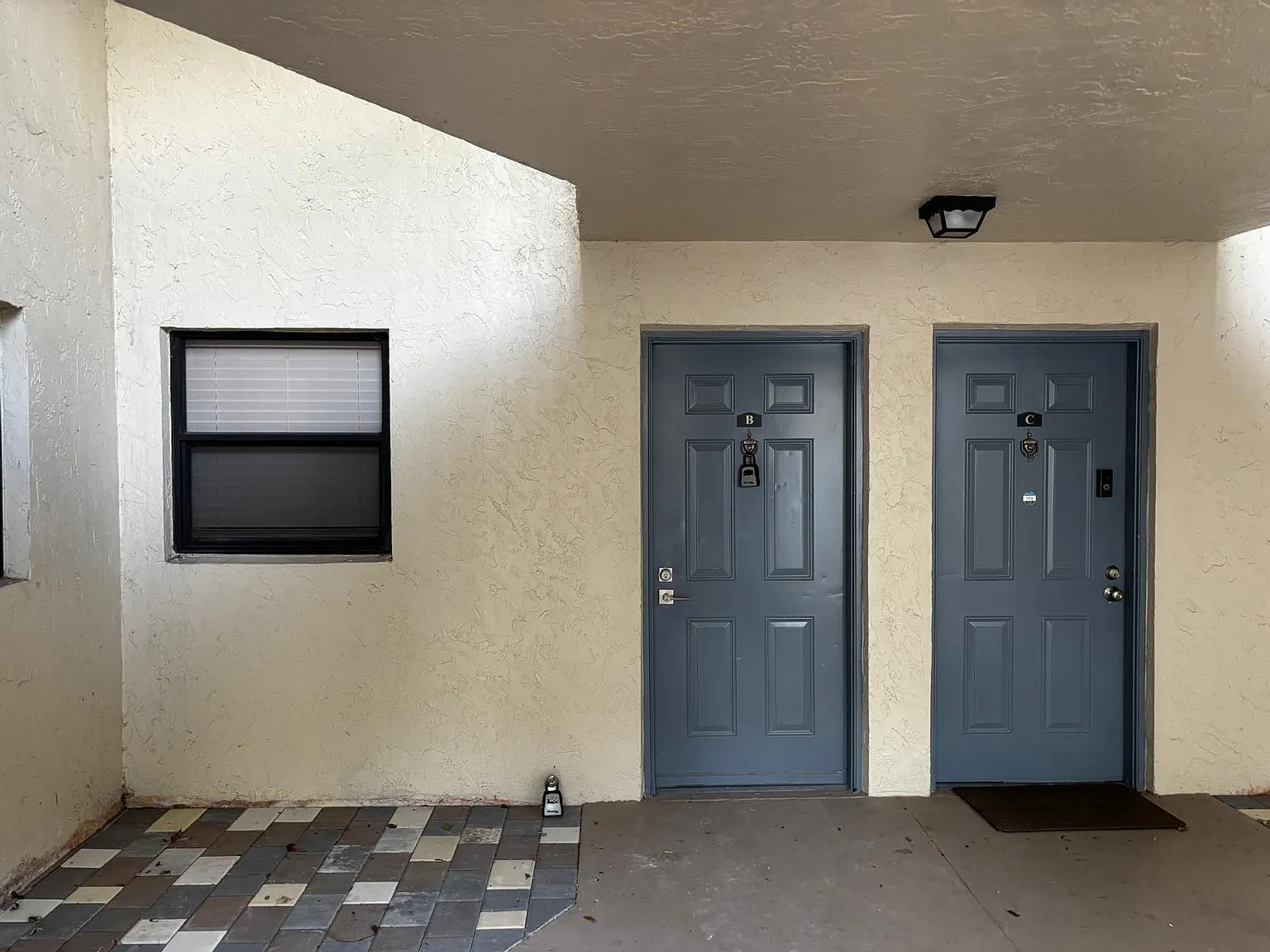 2 bed, 2.0 bath, 904 sqft, $1,900 — Photo 2