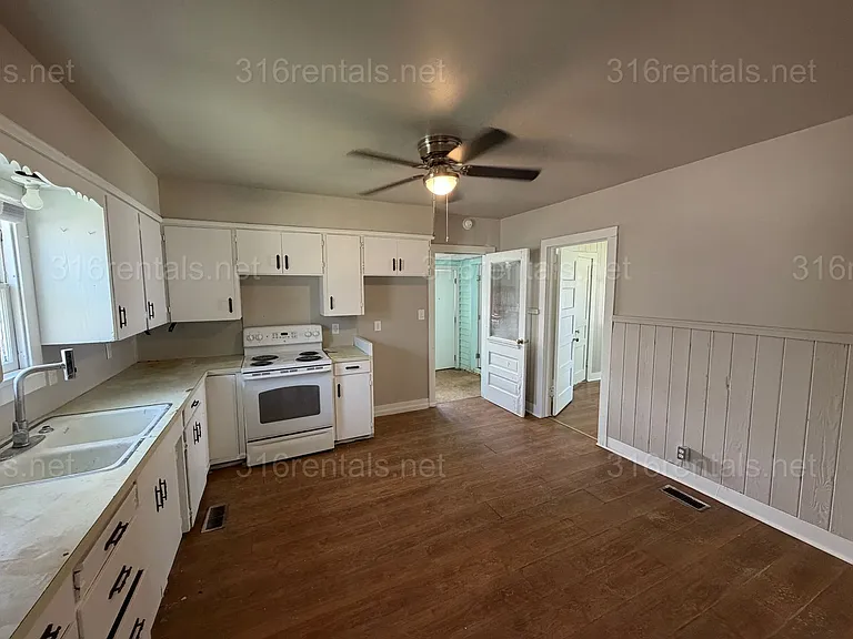325 E Pack St — Photo 5