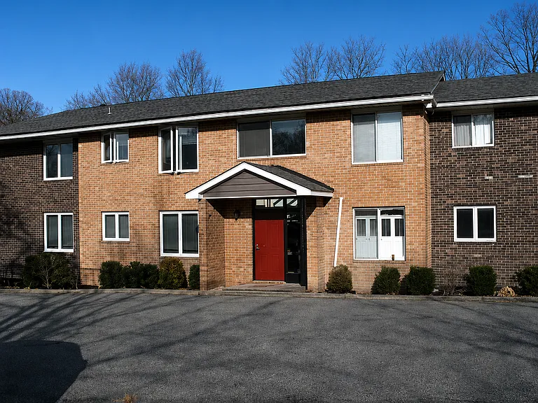 9 Barnett Dr #102 — Photo 1