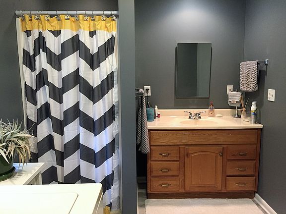 1st Floor Bathroom 