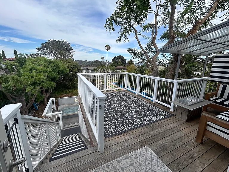 436 S Nardo Ave — Photo 2