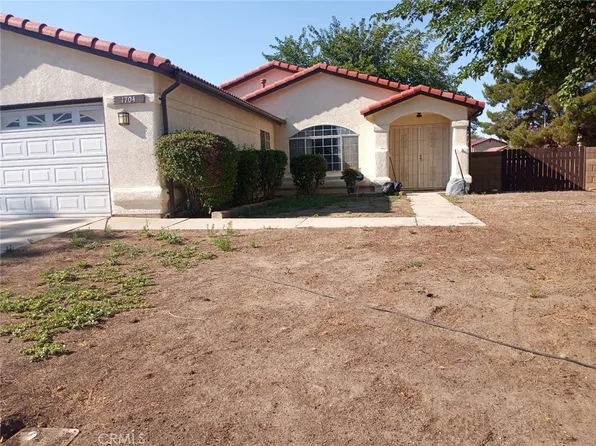1704 Le Niche Ln, Lancaster, CA 93535