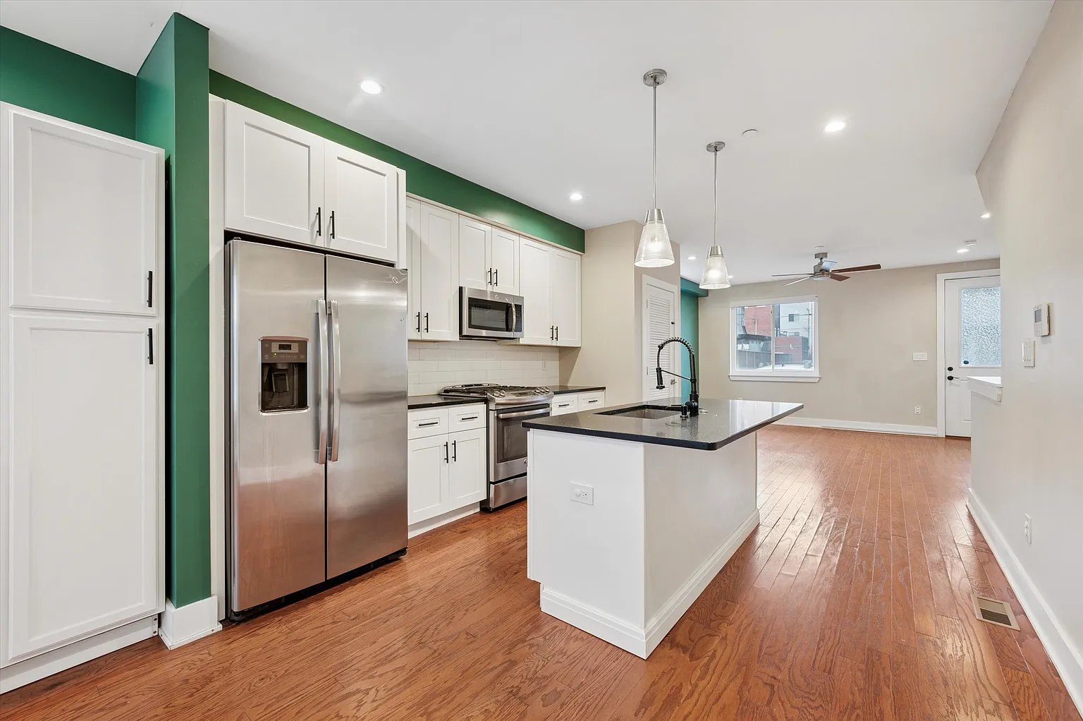1905 E Hagert St #1 photo 1