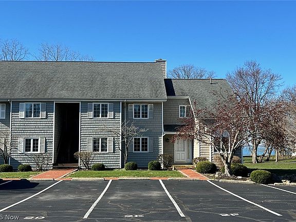 2nd image of 111 W Lakeshore Dr #2D