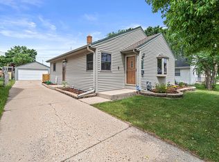 4563 S Vermont Ave, Saint Francis, WI 53235