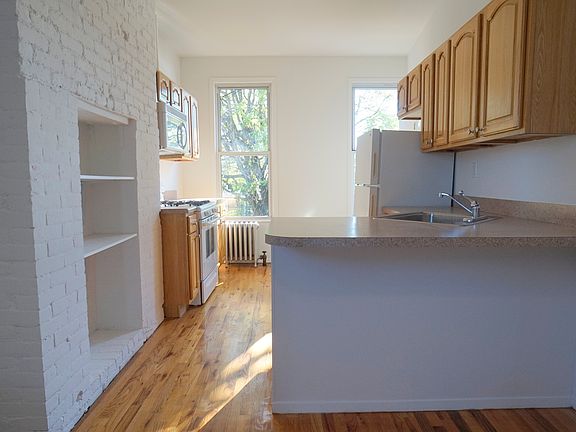 2nd image of 76 N 7th St #4BIGG