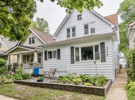 3374 S Indiana Ave, Milwaukee, WI
