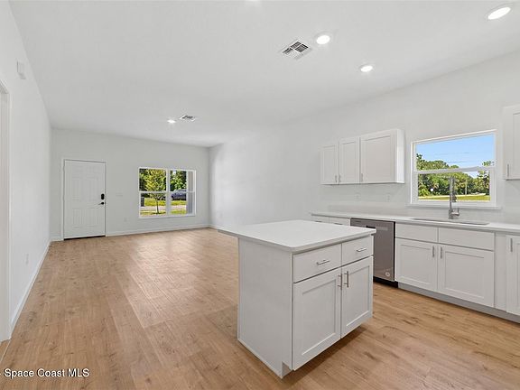 5th image of 1515 Elizabeth Ave
