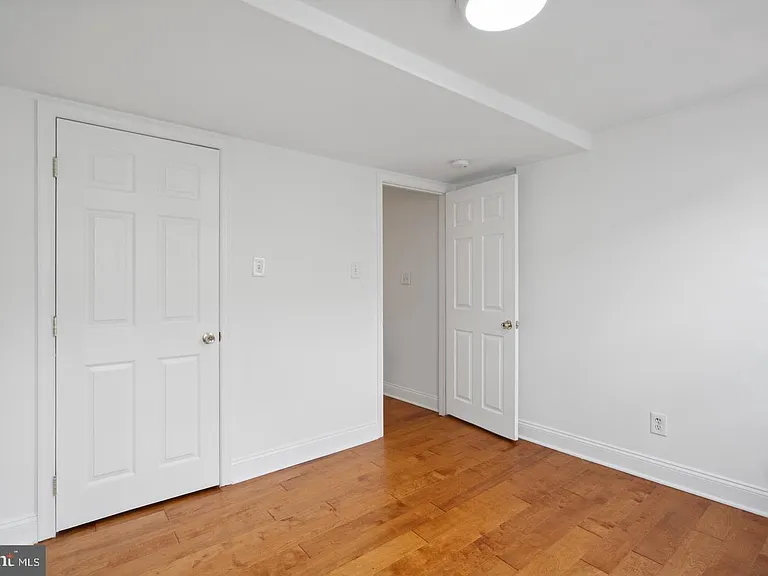 1563 E Hewson St — Photo 11