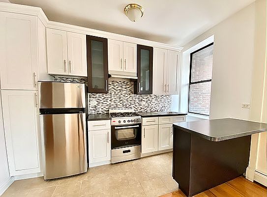 2nd image of 707 Saint Nicholas Ave Floor 5