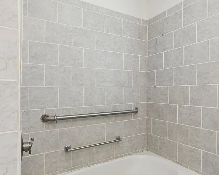 1108 Larchmont Ln — Photo 35