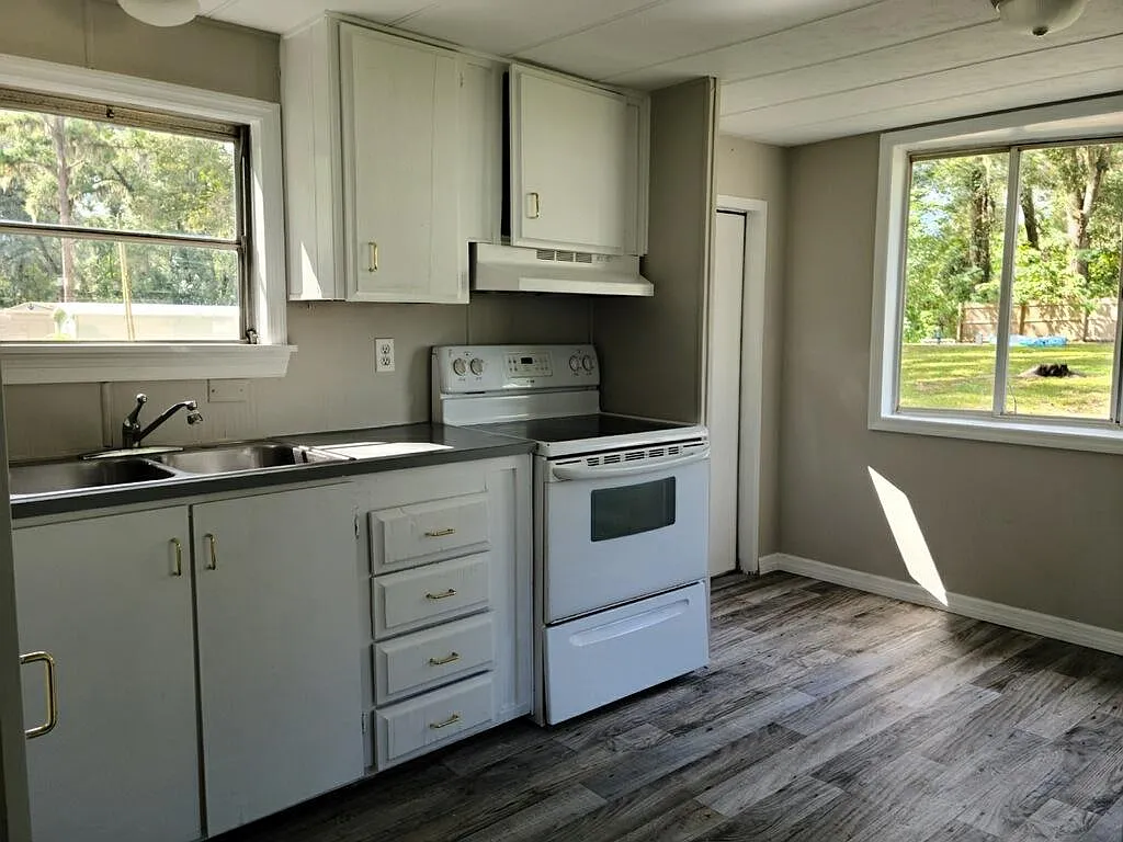 2 bed, $1,100 — Photo 2