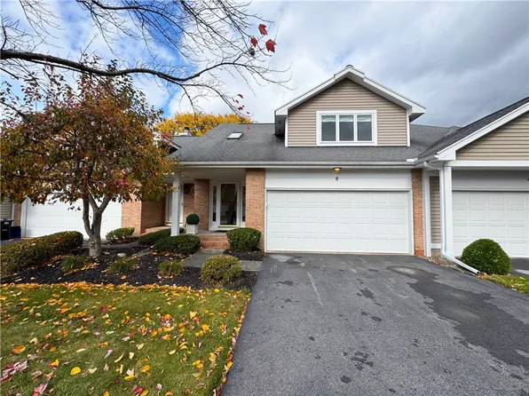 8 Chasewood Cir, Rochester, NY 14618