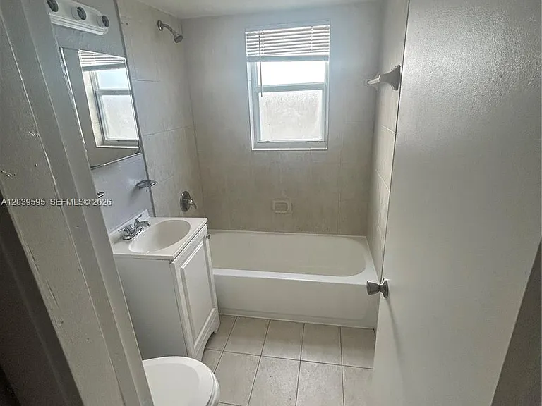 161 NW 15th St #3 — Photo 7
