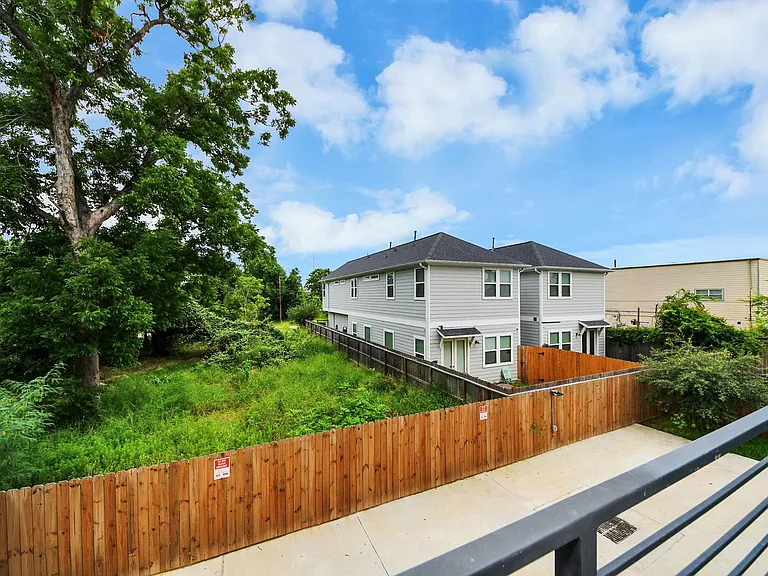 2709 Dennis St — Photo 47
