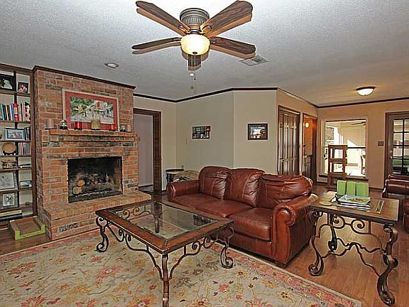 5th image of 1507 Holiday Pl