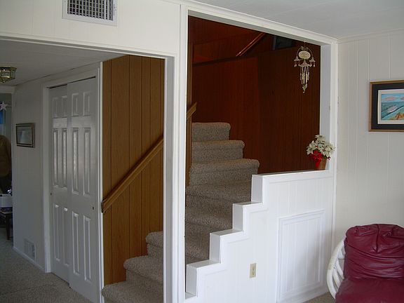 Steps to 2nd floor 