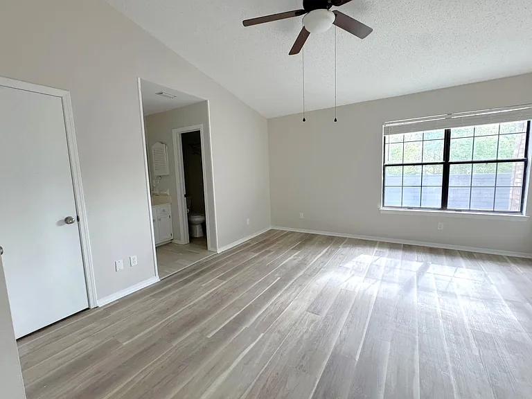 5900 Grelot Rd #504 — Photo 17