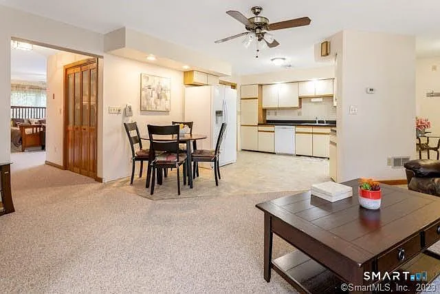 1 bed, 1.0 bath, 1000 sqft, $2,000 — Photo 2