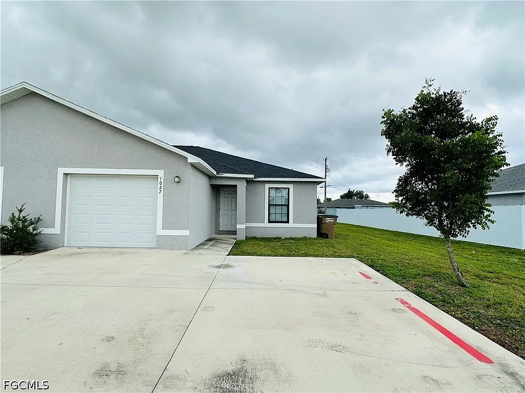 3 bed, 2.0 bath, 1300 sqft, $1,550 — Photo 2