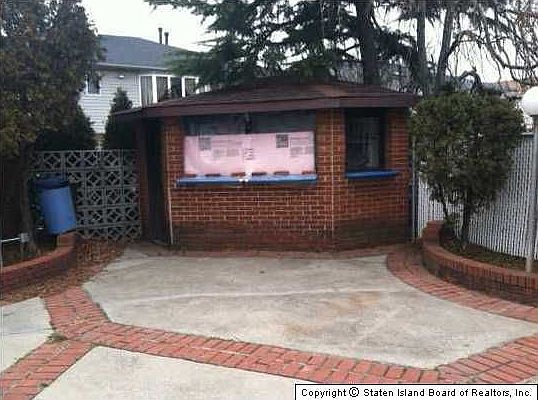 5th image of 74 Dawson Cir