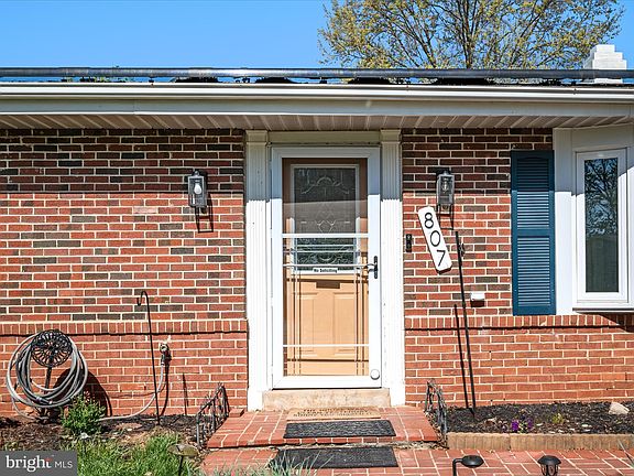 5th image of 807 N Amelia St