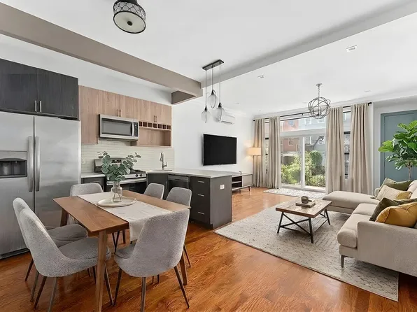 1115 Jefferson Avenue image 1 of 13