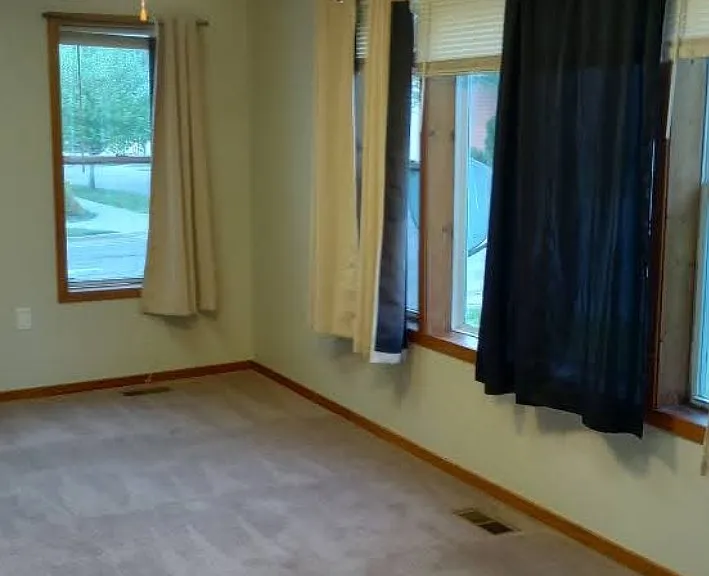 636 E Grand River Ave — Photo 15