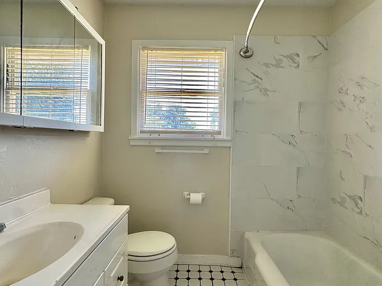 2473 Culver Ave — Photo 11