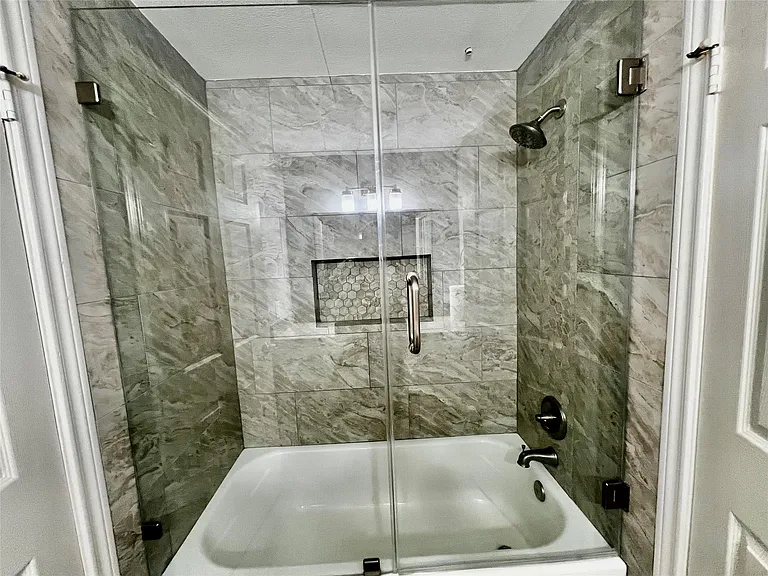 3100 Walnut Bend Ln #123 — Photo 6