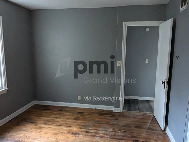 600 E Jefferson Ave — Photo 4