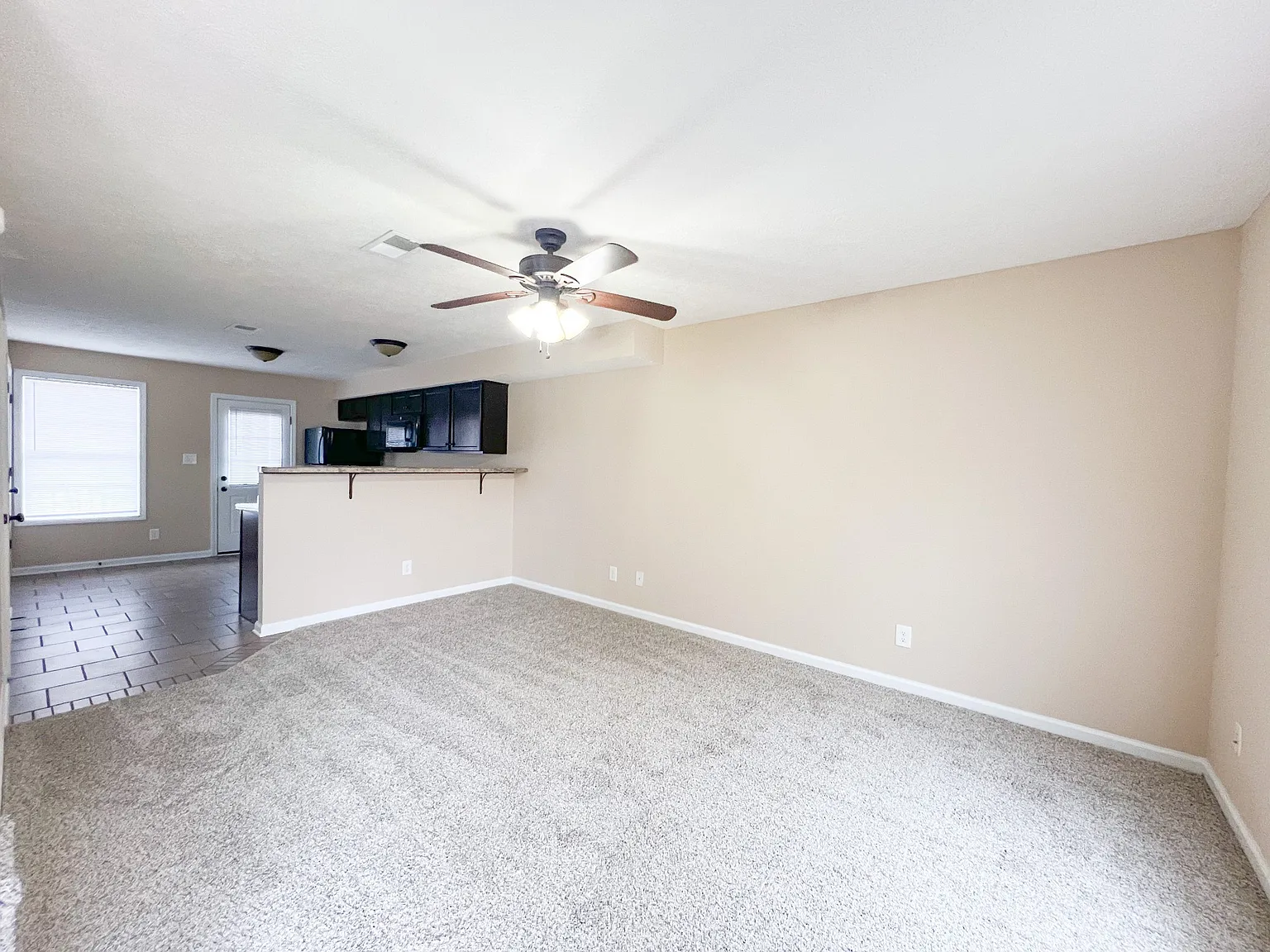 2 bed, 1.5 bath, 1088 sqft, $995 — Photo 2