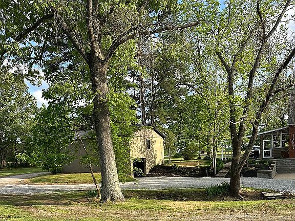 5th image of 576 Pleasant View Rd