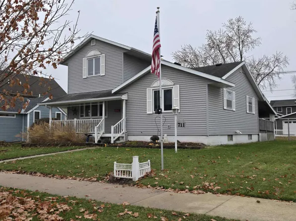711 Winneshiek Ave, Decorah, IA 52101