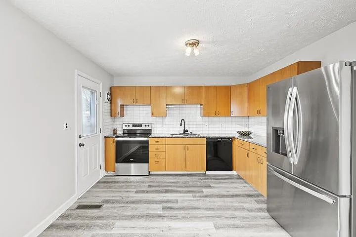 697 Gilmore Dr — Photo 6