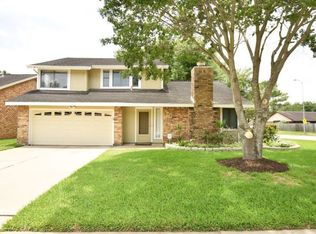 3102 The Highlands Dr, Sugar Land, TX 77478