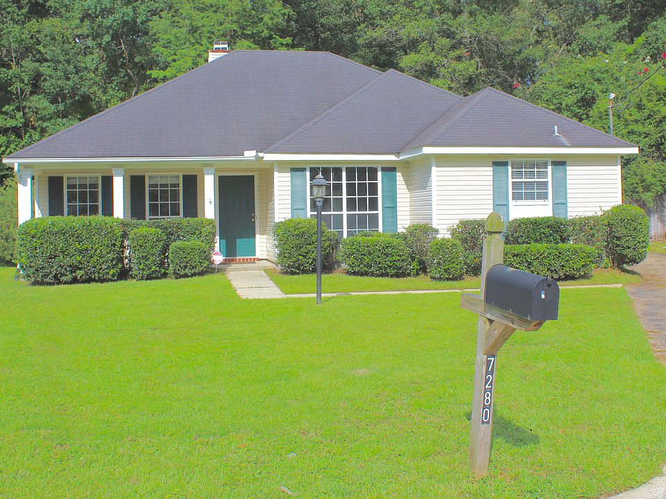 WELL MAINTAINED COTTAGE 