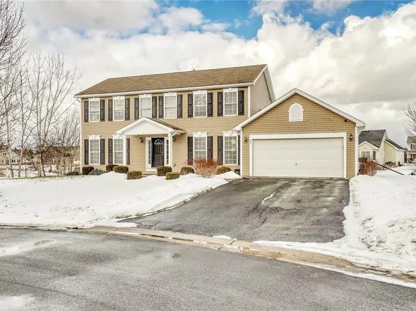 88 W Ham Cir, North Chili, NY 14514