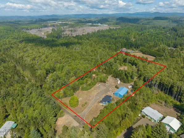5121 SW Flansberg Rd, Waldport, OR 97394