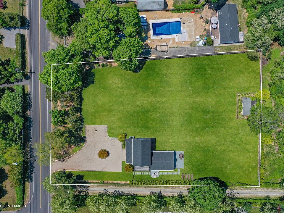 1st image of 11 Shinnecock Rd